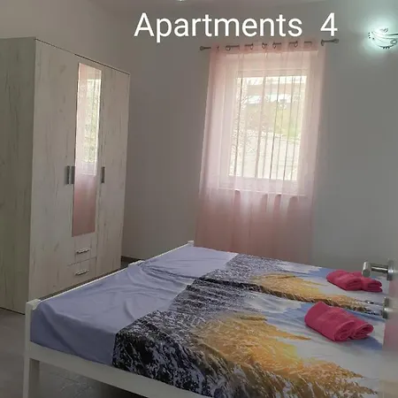 Leoalemar Apartman *