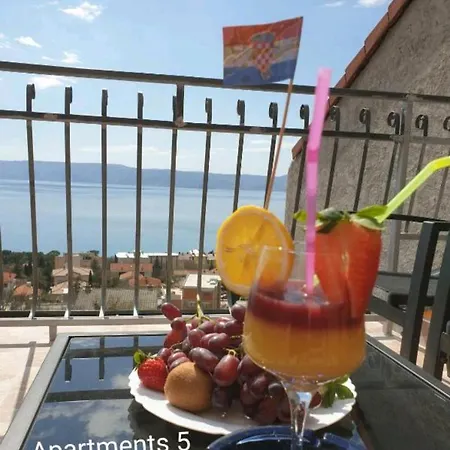 Leoalemar Apartman Novi Vinodolski