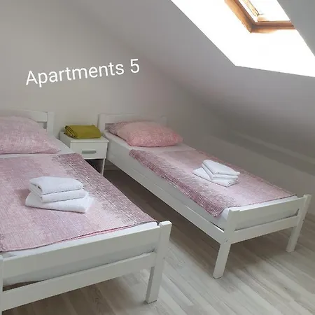 Leoalemar Apartman *