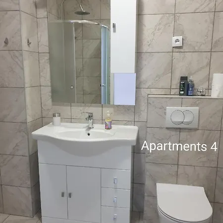 Leoalemar Apartman *